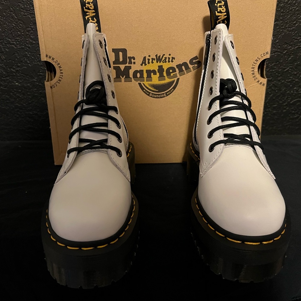 BRAND NEW Dr. Martens JADON BOOT SMOOTH LEATHER PLATFORMS size 5, men’s size 4.